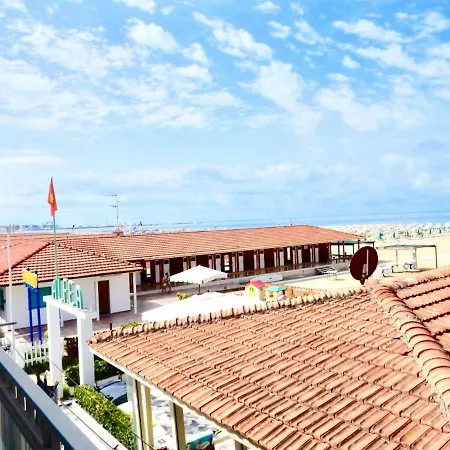 Attico Al Mare Viareggio