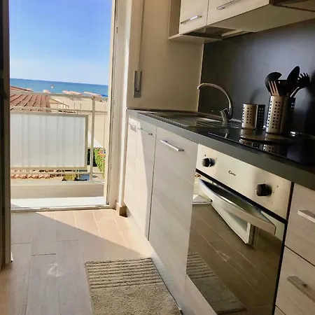 Attico Al Mare Apartment *